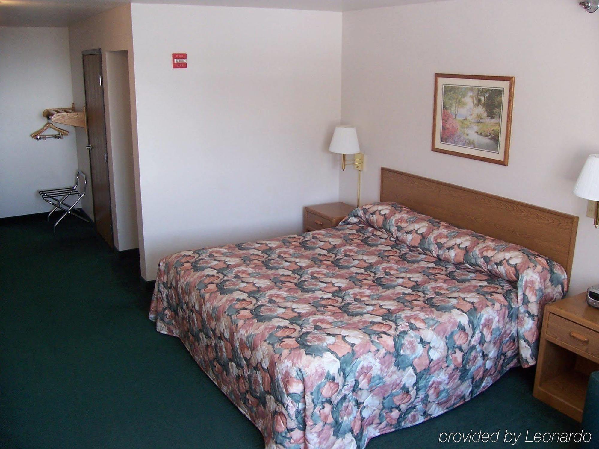 Budget Host Inn & Suites North Branch Cameră foto